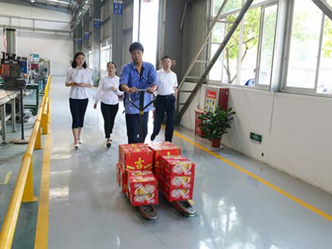 利国娱乐国际老牌w66集团工会开展“夏日送清凉”活动