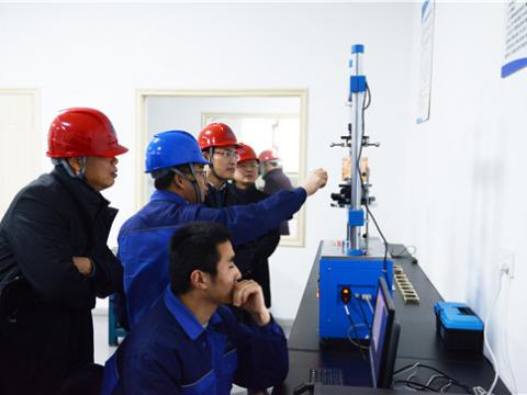 扬中市委常委孙健一行来利国娱乐国际老牌w66旅行“柴继涛劳模立异事情室”